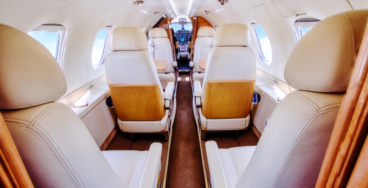 volo privato sul Embraer Phenom 300